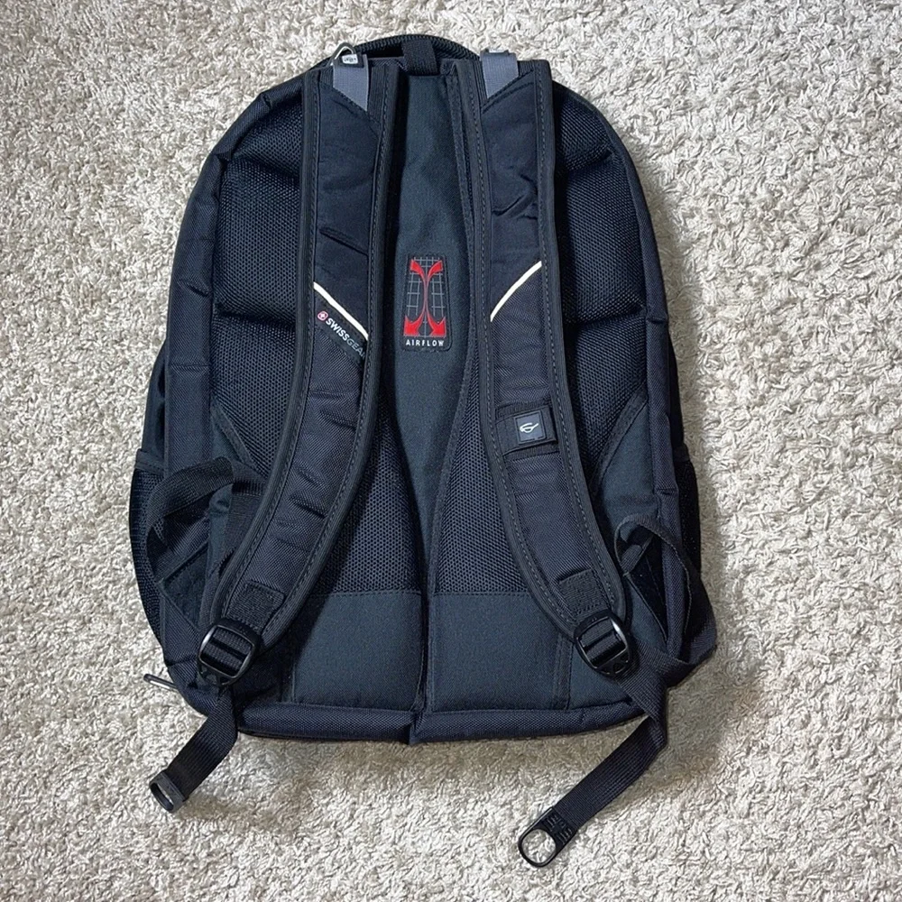 Like New SwissGear ScanSmart TSA 17 Inch Black Laptop Backpack